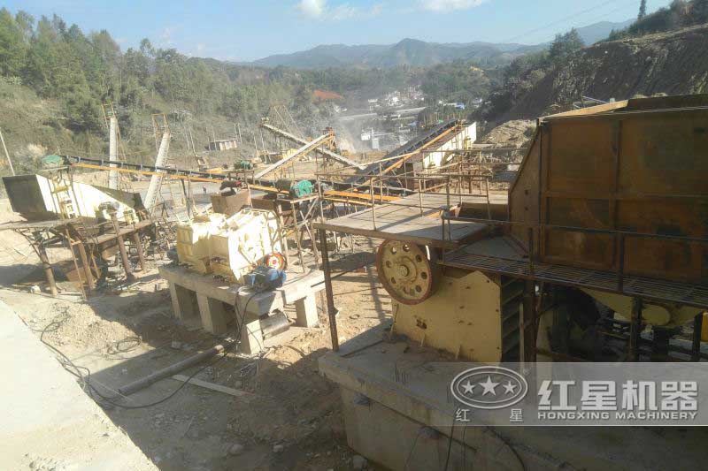 河北邢臺石灰石砂石料生產(chǎn)現(xiàn)場 河北邢臺石灰石砂石料生產(chǎn)現(xiàn)場