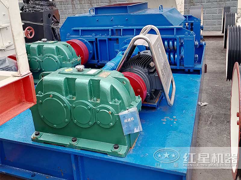 大型狼牙雙齒輥破碎機(jī) 大型狼牙雙齒輥破碎機(jī)