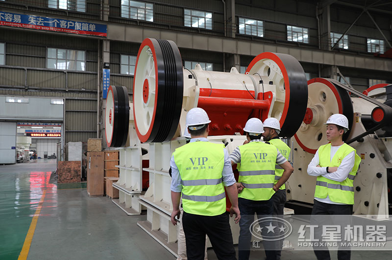 客戶來廠考察制砂生產(chǎn)線設(shè)備 客戶來廠考察制砂生產(chǎn)線設(shè)備