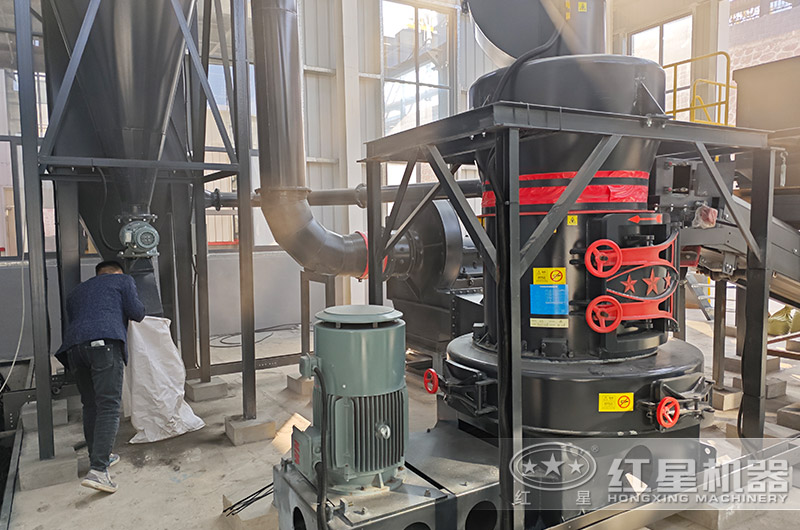 超細(xì)立式磨粉機(jī)試機(jī)現(xiàn)場(chǎng) 超細(xì)立式磨粉機(jī)試機(jī)現(xiàn)場(chǎng)